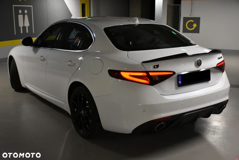 Alfa Romeo Giulia - 10