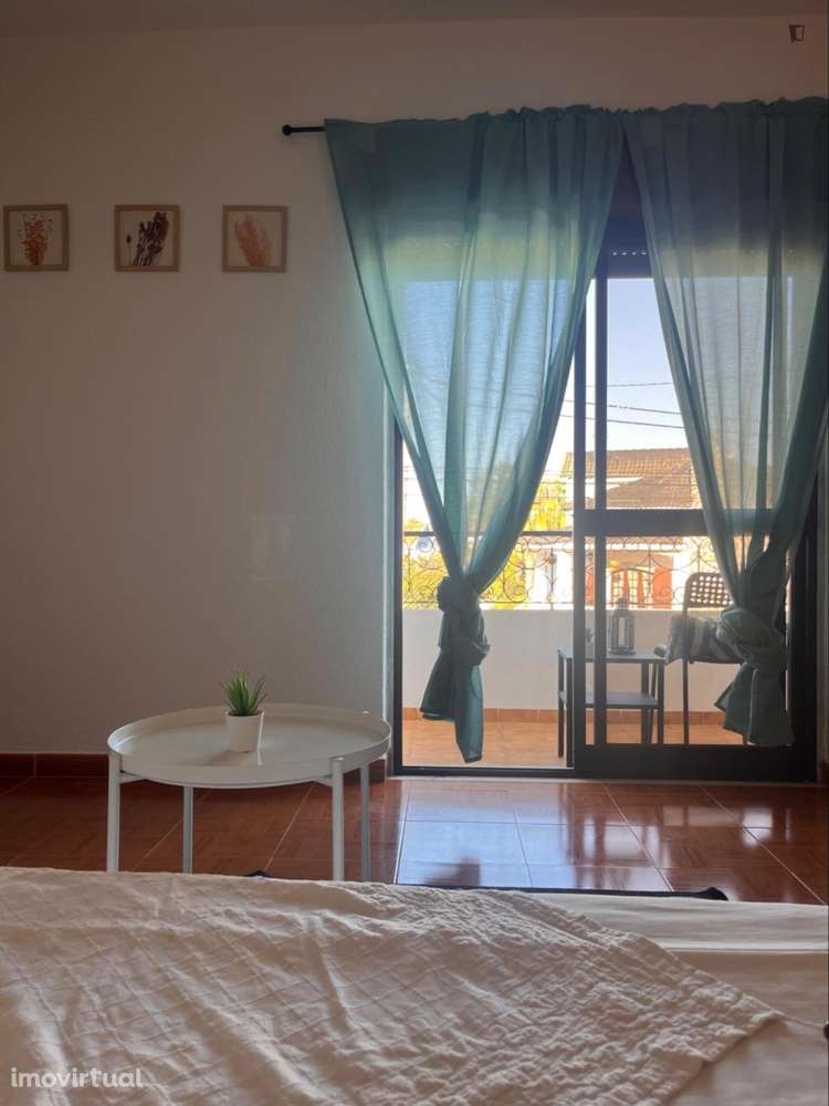 Quarto - localizado em Setubal - Grande imagem: 4/17