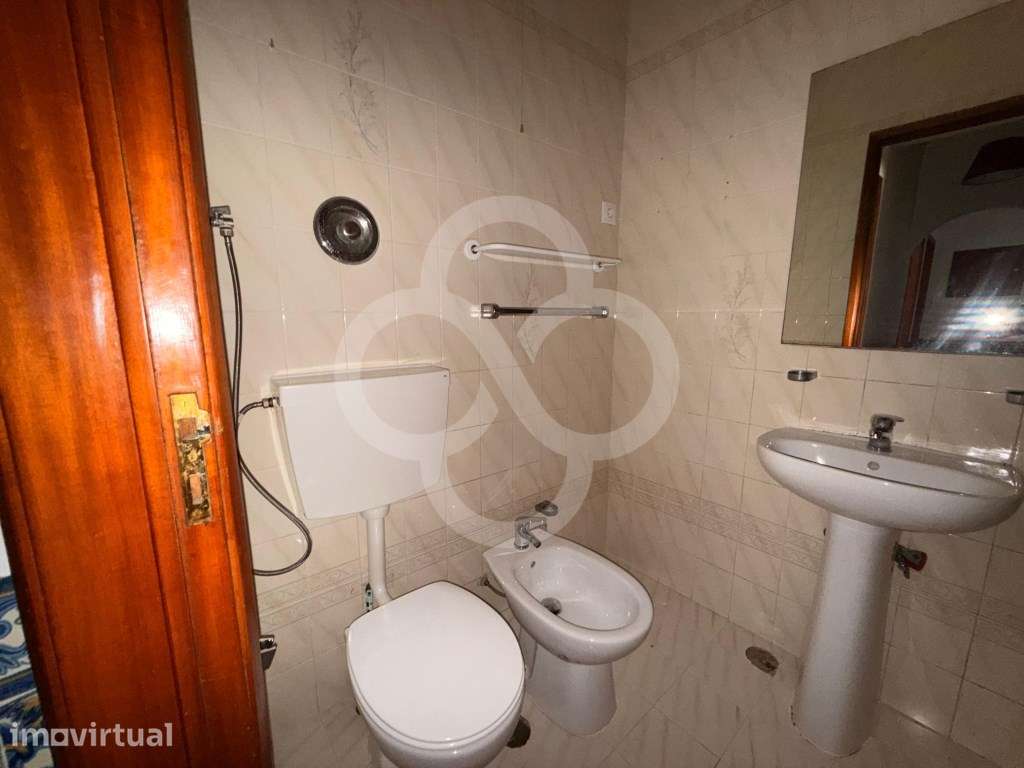Apartamento T2 na Amadora com excelente localização e acessos rápidos - Grande imagem: 3/40