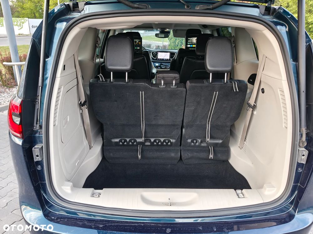 Chrysler Pacifica - 11