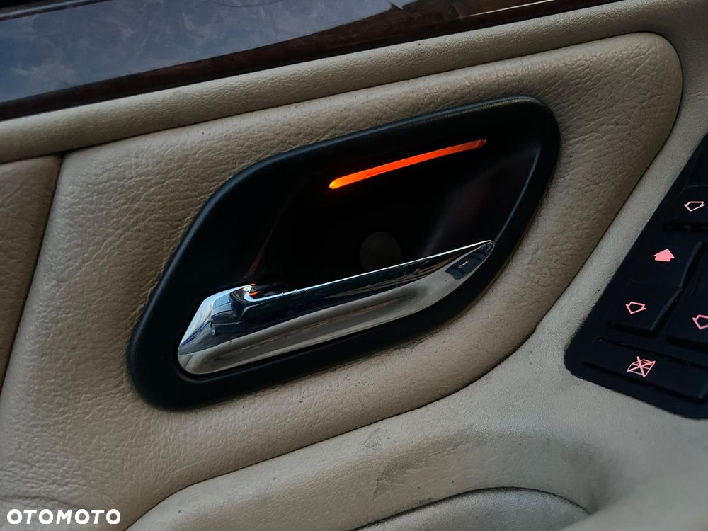 BMW Seria 7 728i L - 36