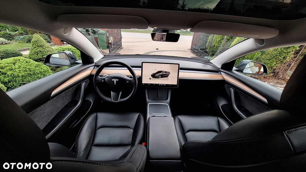 Tesla Model 3 AWD - 16