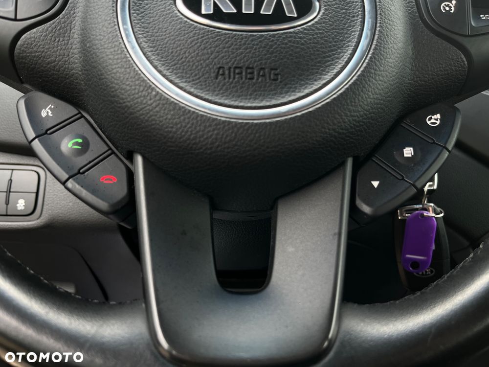 Kia Carens 1.6 GDI M - 12