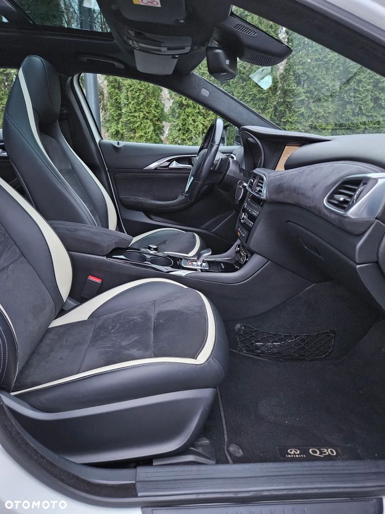 Infiniti Q30 2.2d DCT Sport - 23