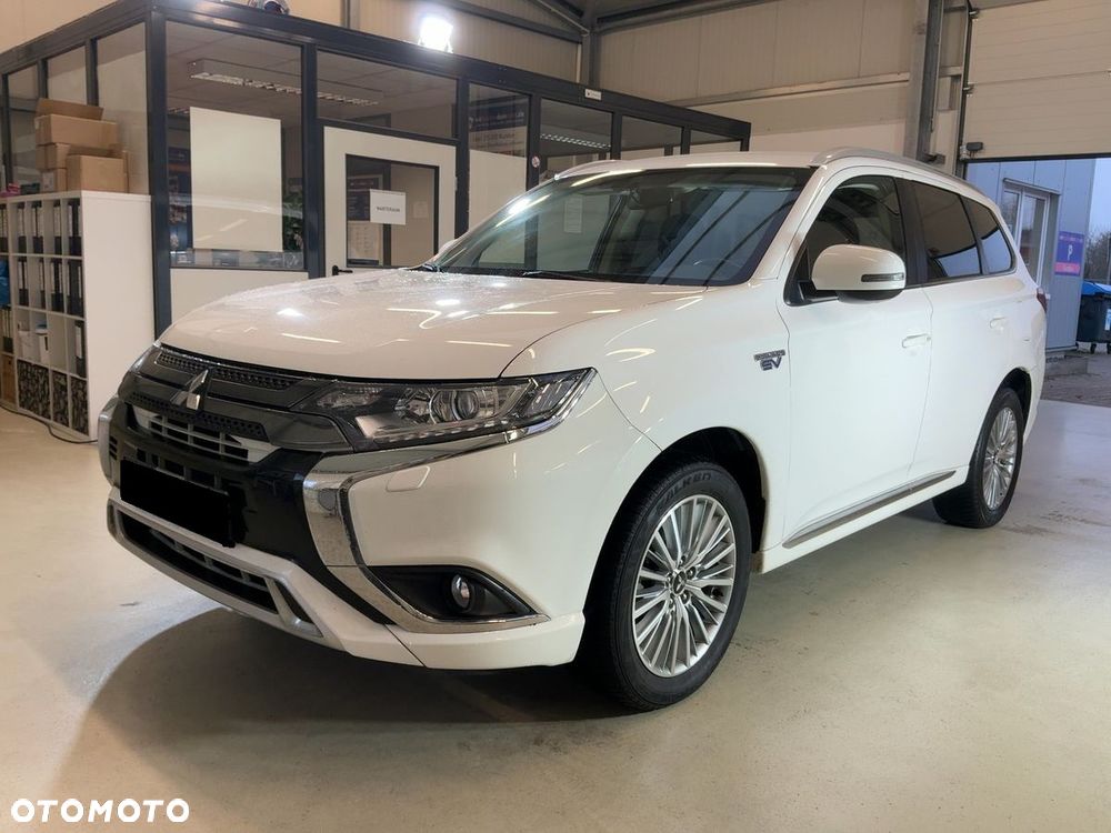 Mitsubishi Outlander - 1