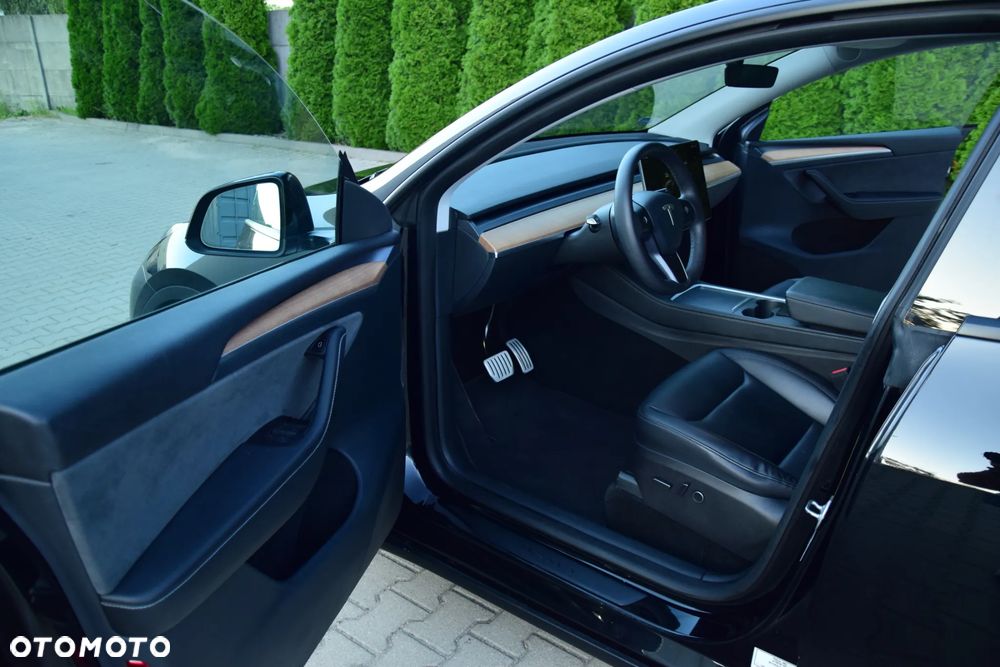 Tesla Model Y - 25