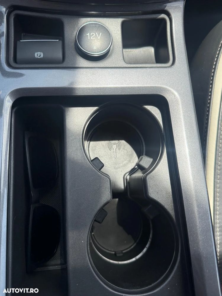 Ford Kuga - 12