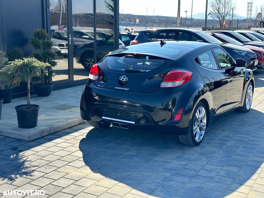 Hyundai Veloster - 4