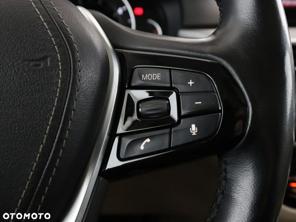 BMW Seria 5 520d xDrive - 34