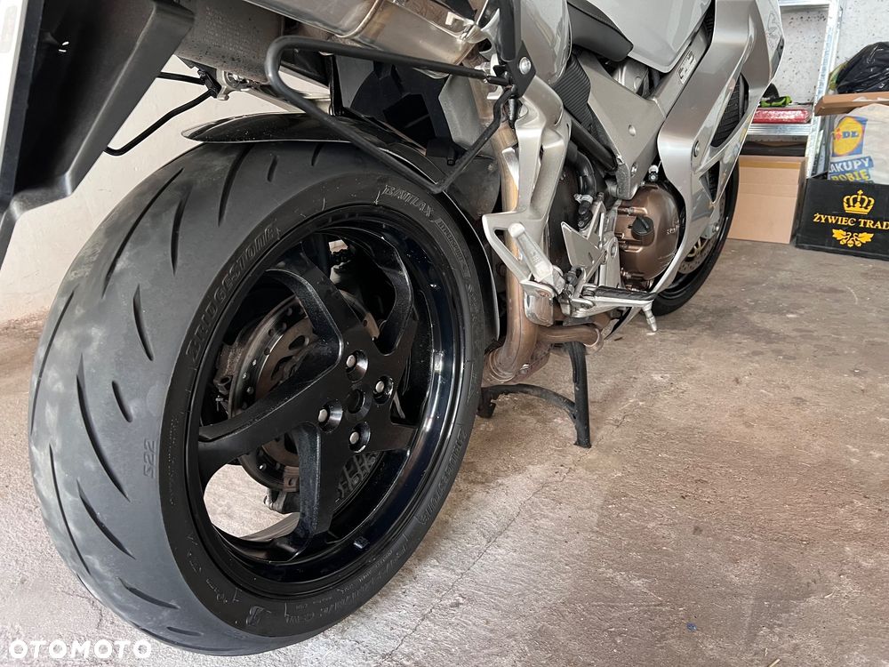 Honda VFR - 9
