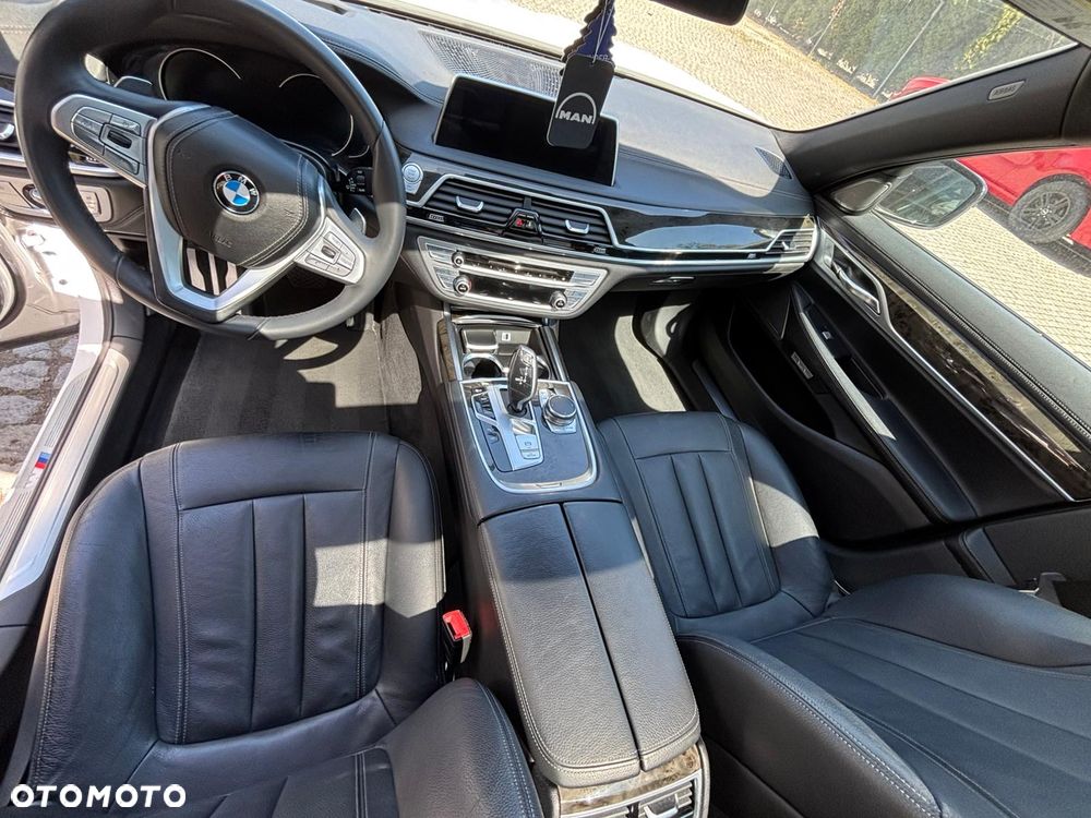 BMW Seria 7 740Li - 28