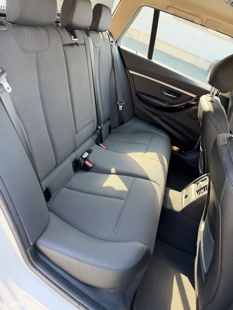 BMW Seria 3 320d Aut. - 17