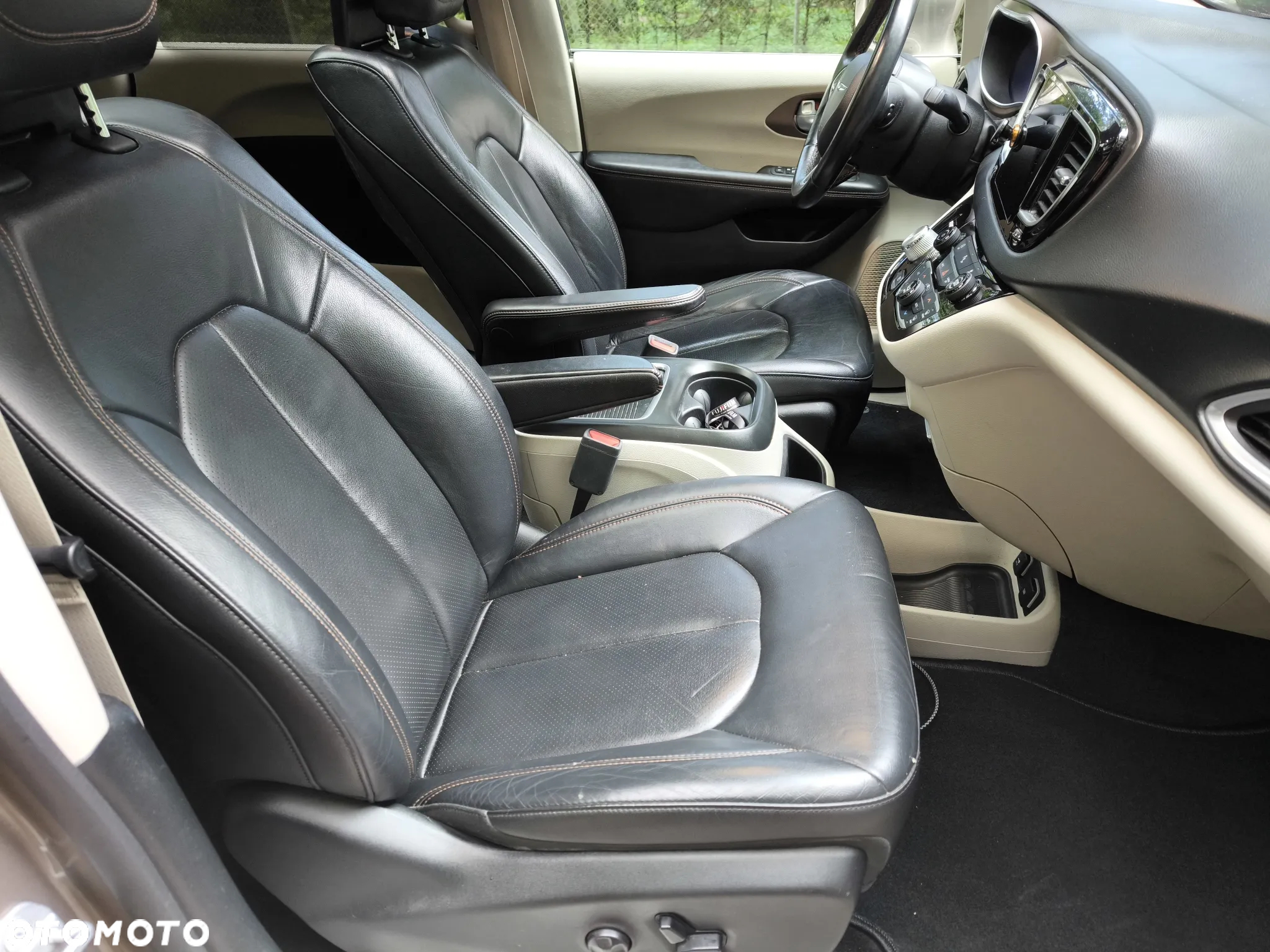 Chrysler Pacifica - 9