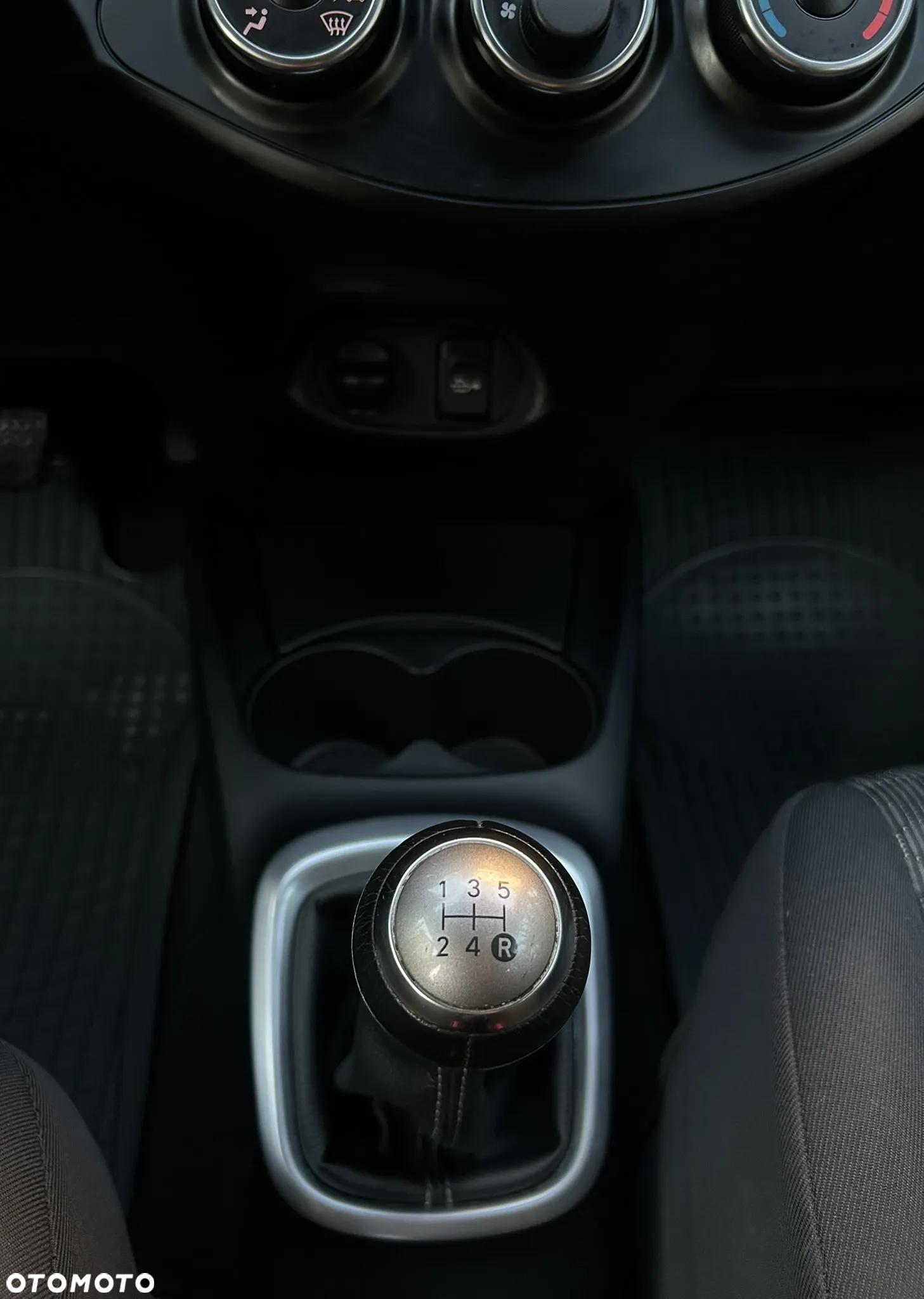 Toyota Yaris - 10