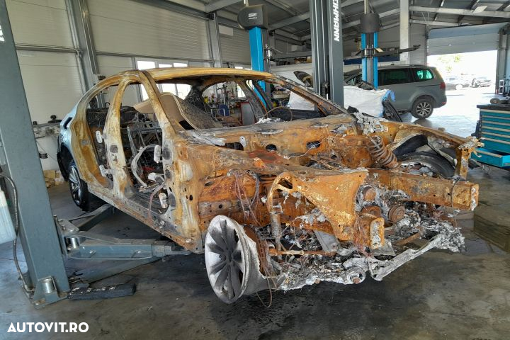 Proiector dreapta 89206701 7216886 01 89206701 7216886 01 BMW Seria 5 - 6