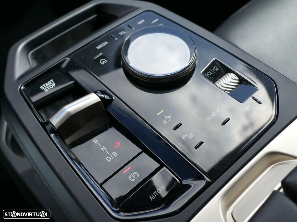 BMW iX xDrive 40 Pack Desportivo - 23