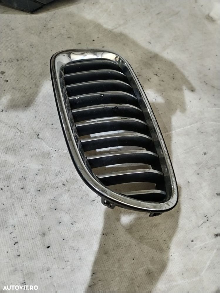 Grila radiator stanga, BMW Seria 5, F10, F11, 2010, 2011, 2012, 2013, 2014, 2015, 2016, cod origine OE 51137336477. - 2