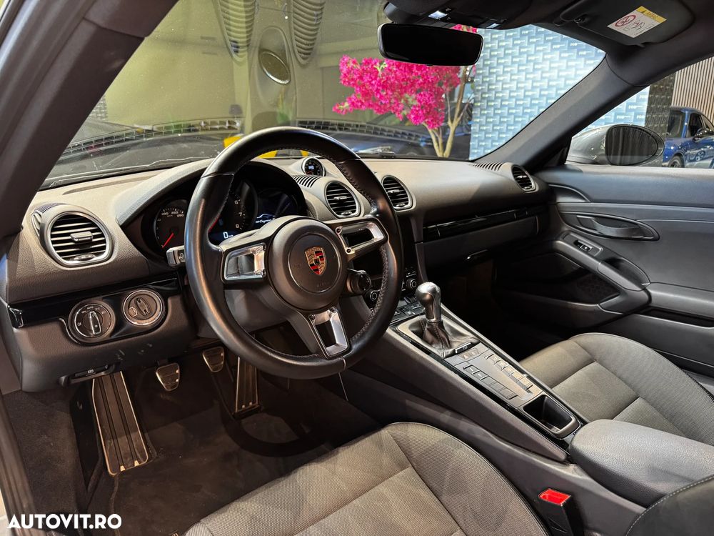 Porsche Cayman 718 T - 10