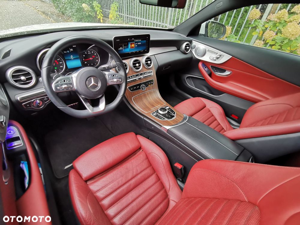 Mercedes-Benz Klasa C 300 9G-TRONIC - 2