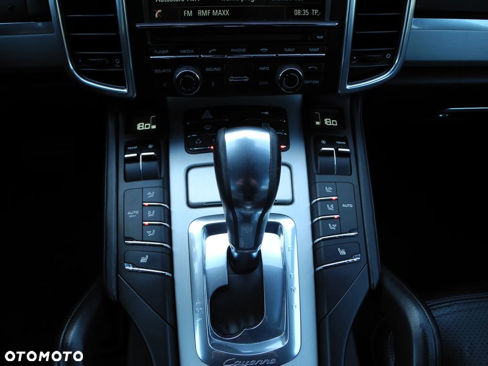 Porsche Cayenne - 12