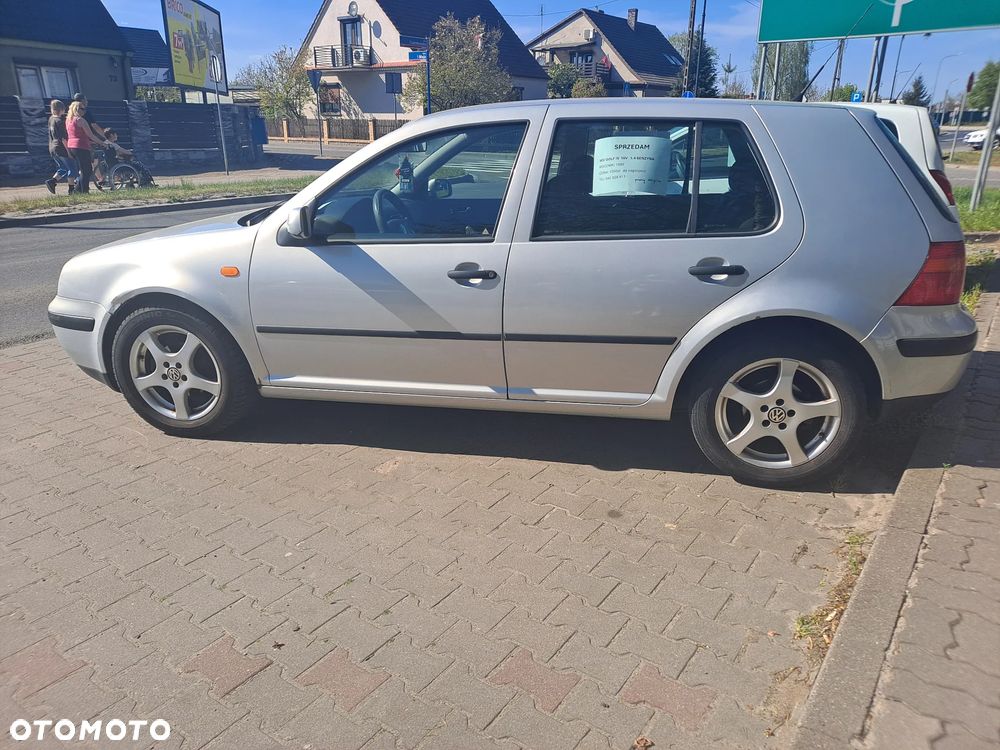 Volkswagen Golf - 2