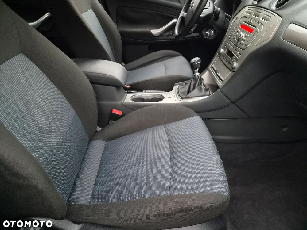 Ford Mondeo 1.8 TDCi Ghia - 13