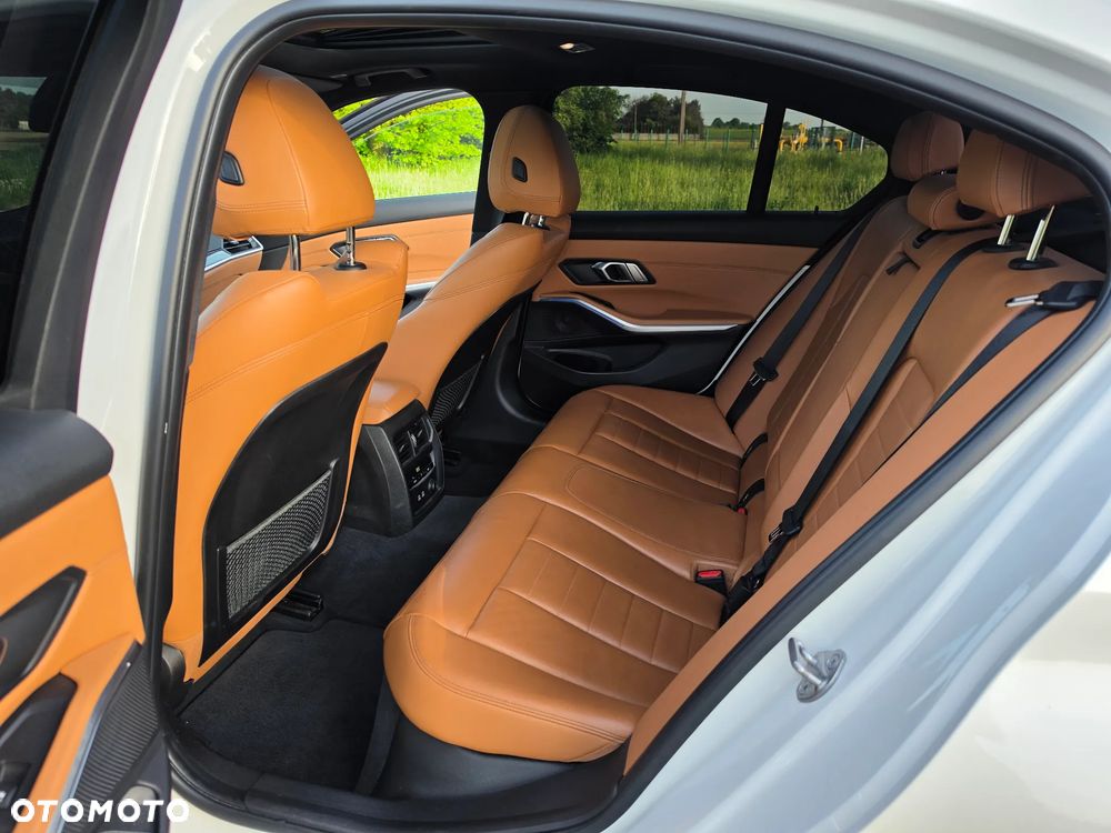 BMW Seria 3 330i Sport Line sport - 14