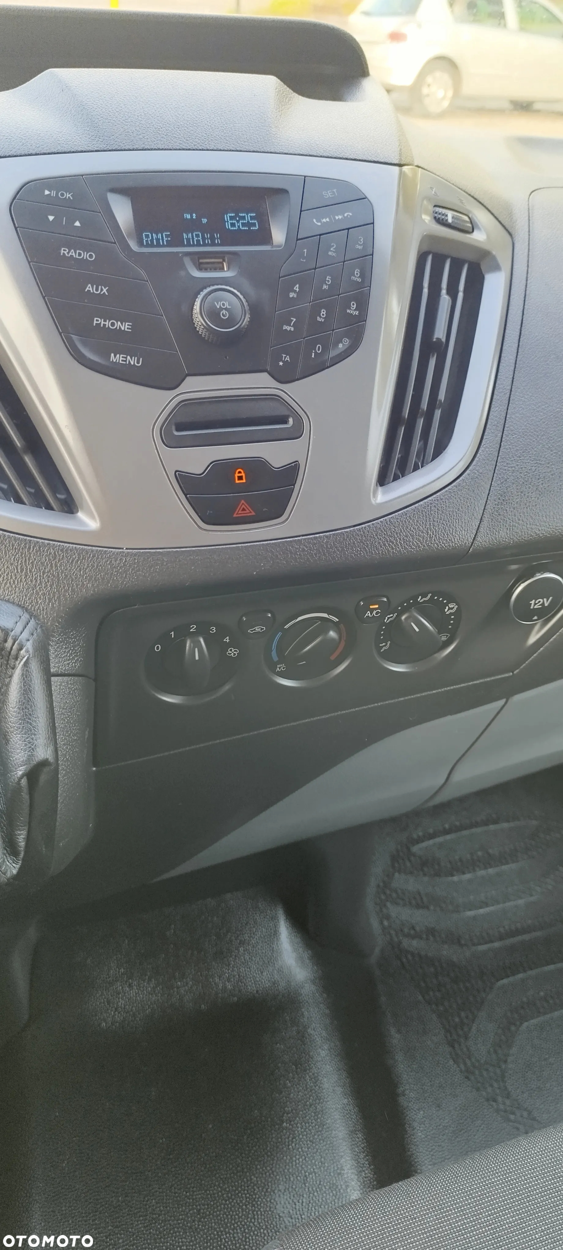 Ford TRANSIT CUSTOM - 13