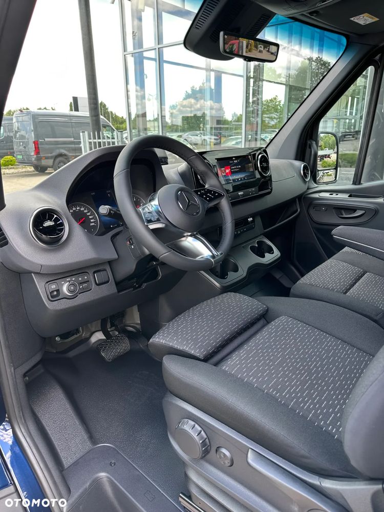 Mercedes-Benz Sprinter - 13