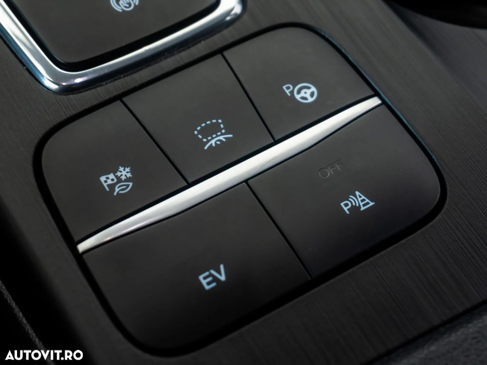 Ford Kuga 2.5 Duratec PHEV ST-LINE - 29