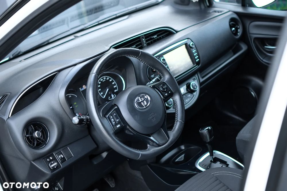 Toyota Yaris Hybrid 100 Premium EU6 - 7