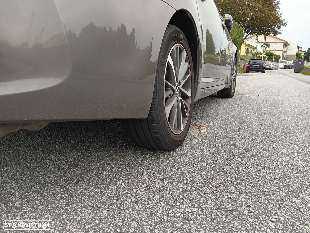Toyota Avensis Touring Sports - 6