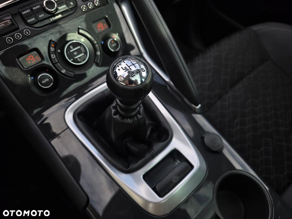 Peugeot 3008 155 THP Premium - 19