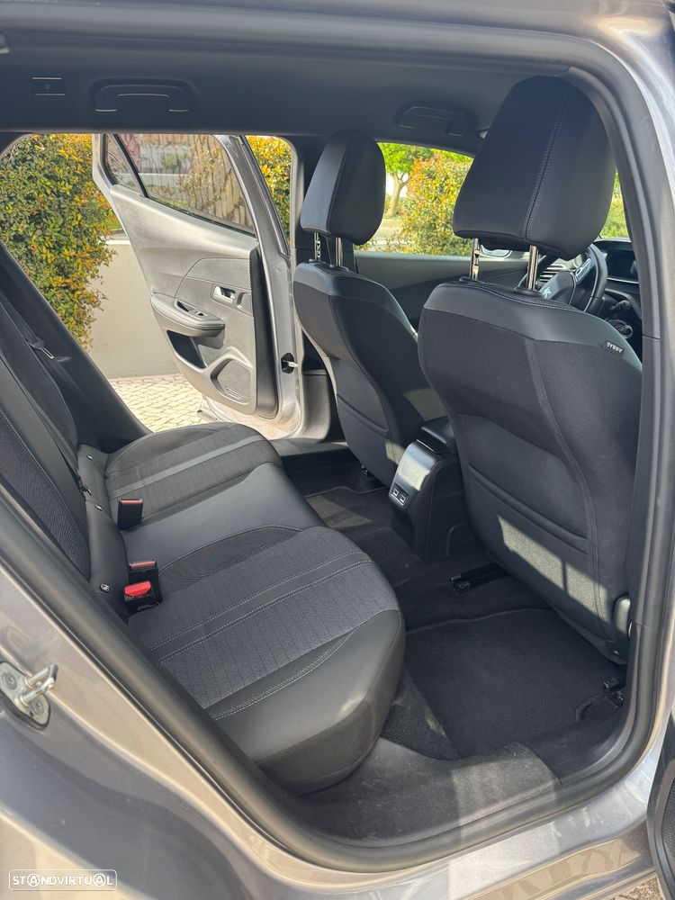 Peugeot 2008 1.2 PureTech Allure Pack - 21