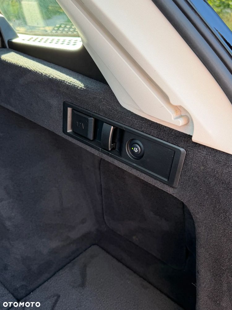 BMW Seria 3 318d mHEV - 36