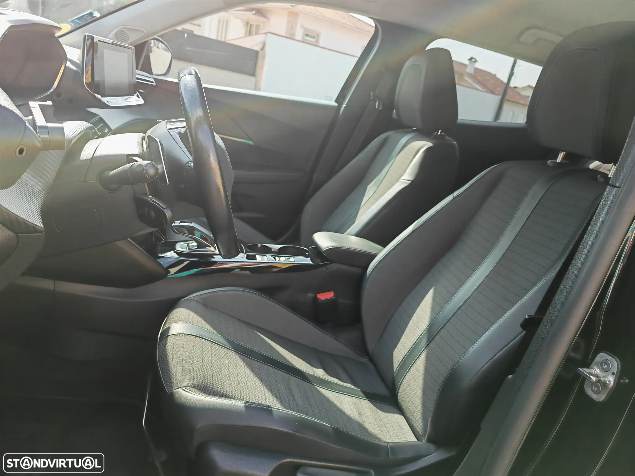 Peugeot 2008 1.5 BlueHDi Allure Pack EAT8 - 13