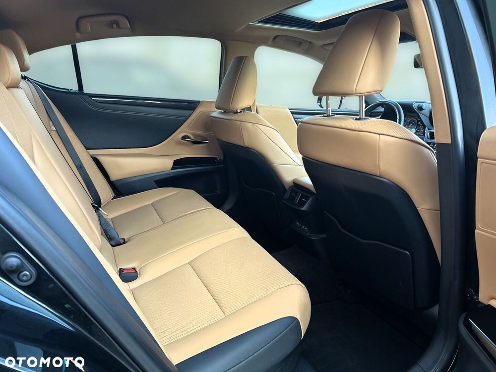 Lexus ES 300h Business Edition - 16