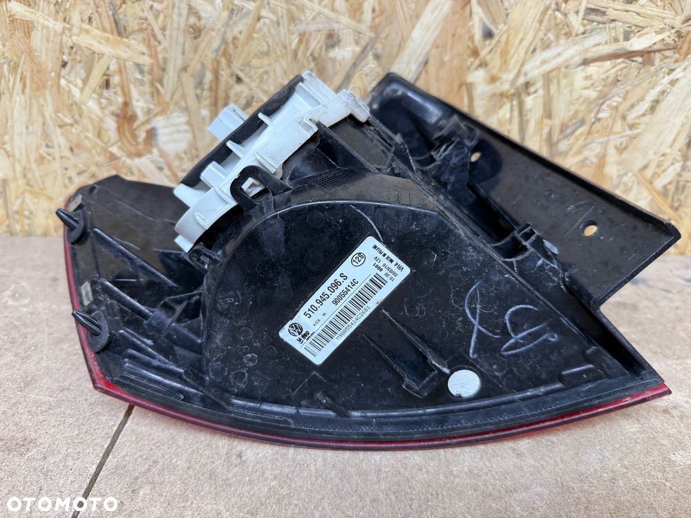 LAMPA TYŁ PRAWA W BŁOTNIK VOLKSWAGEN GOLF SPORTSVAN 510. 510945096S - 4