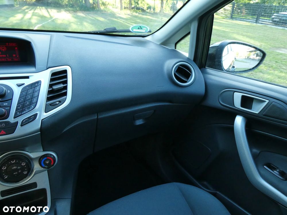 Ford Fiesta 1.25 Champions Edition - 24