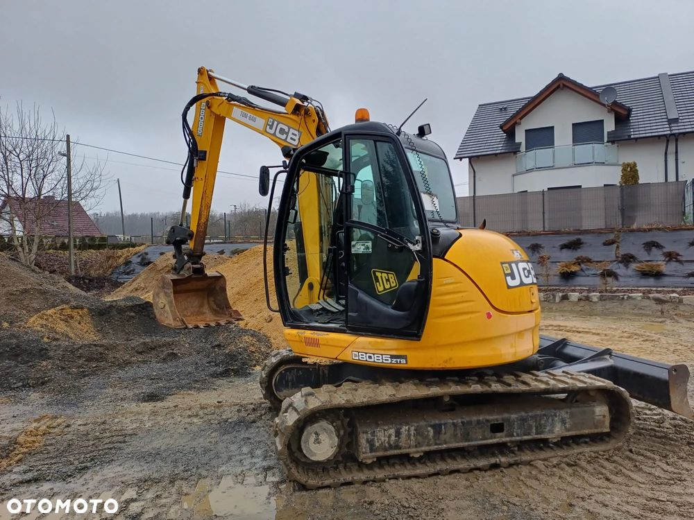 JCB 8085 - 1