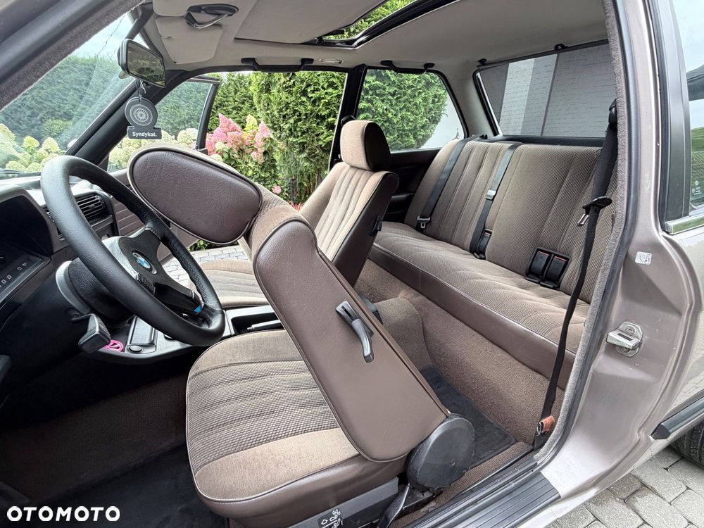 BMW Seria 3 318i - 18