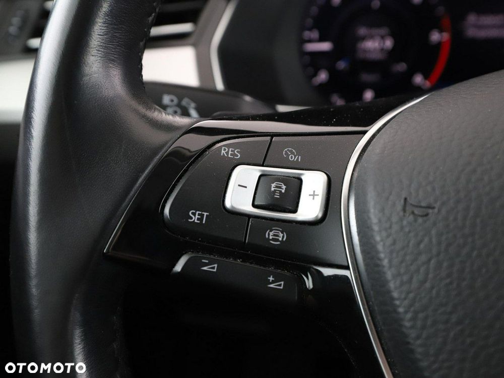 Volkswagen Passat - 33