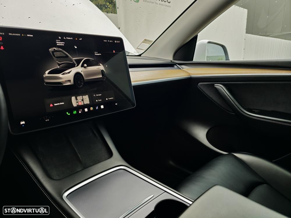 Tesla Model Y Long Range Dual Motor AWD - 13