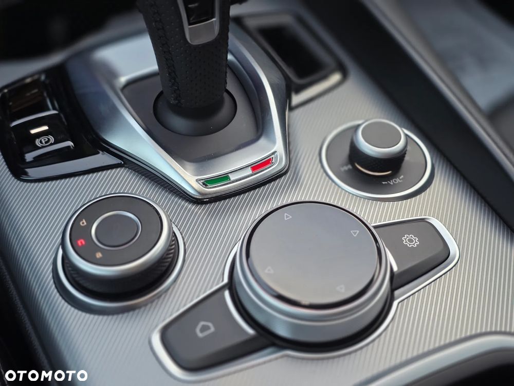Alfa Romeo Giulia 2.0 Turbo Tributo Italiano Q4 - 24