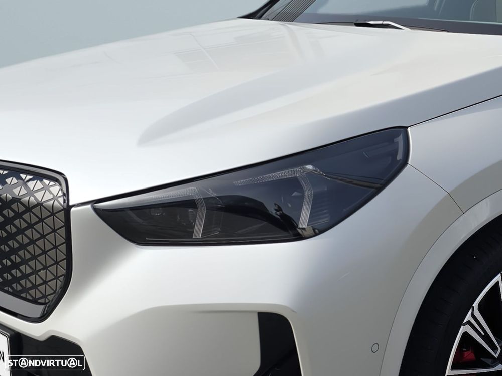 BMW iX1 eDrive20 Pack Desportivo M Pro - 6