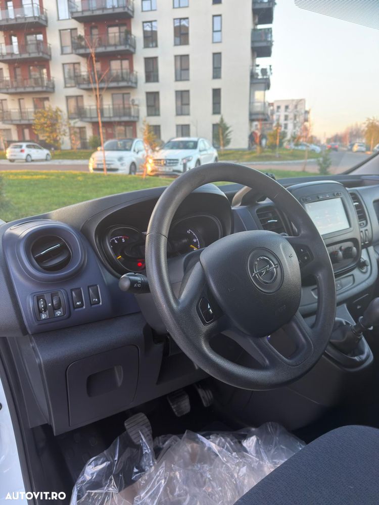 Opel Vivaro - 8
