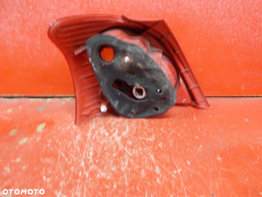TOYOTA YARIS II TS SPORT LAMPA PRAWA TYŁ TYLNA - 3