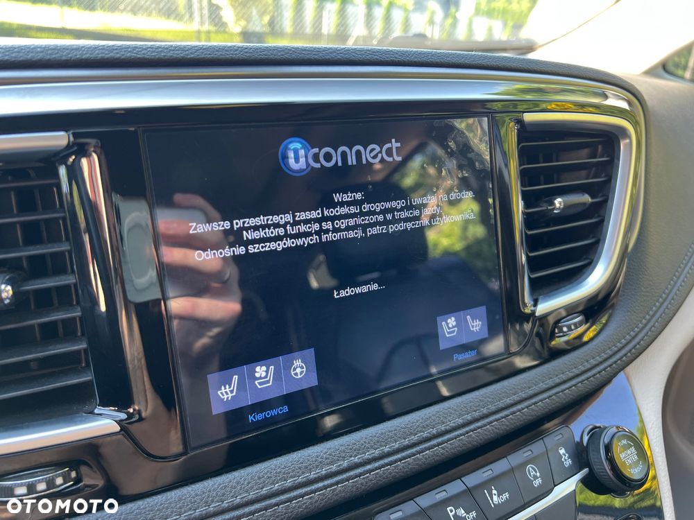 Chrysler Pacifica - 32