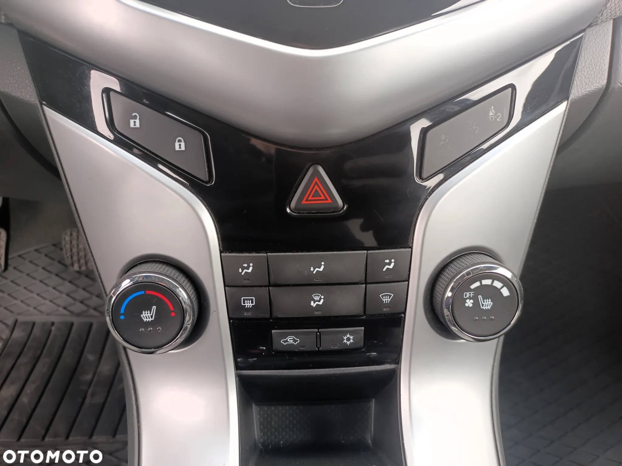 Chevrolet Cruze 1.6 LS - 23