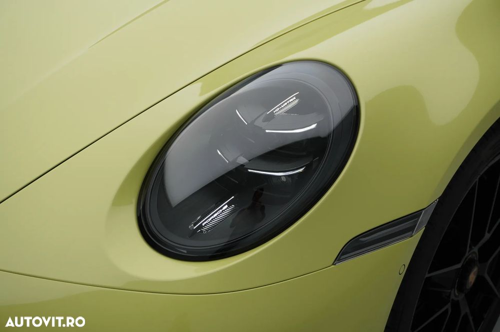 Porsche 911 Carrera 4 GTS PDK - 14
